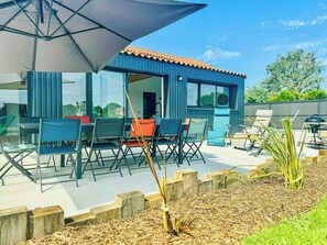 Outdoor dining - Cottage with spa between beaches and Puy du Fou (La Roche-sur-Yon)