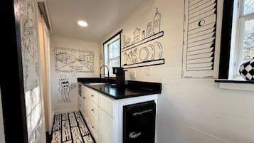 Cookware/dishes/utensils