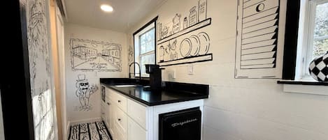 Cookware/dishes/utensils
