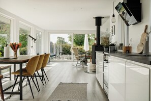 Oven, dishwasher, coffee/tea maker - Beautiful tranquil home by fjord near Copenhagen (Holbæk)
