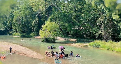 Charming Safari Tent with Fire Pit and Barbecue in Staples, Texas