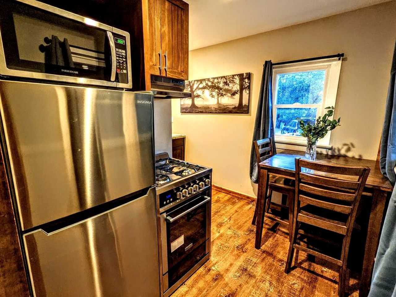 Coffee/tea maker, fridge, microwave, oven