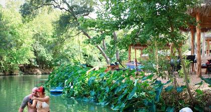Memorable Family Getaway: Safari Tent Glamping in Cibolo, TX