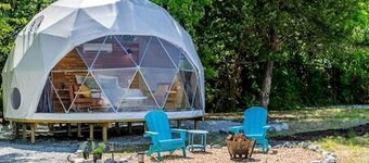Enchanting Glamping Dome with Fire Pit & Stargazing near Wolfe City, Texas