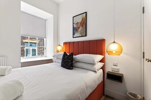 Iron/ironing board, WiFi, bed sheets - Bright and Spacious Flat in the Heart of the City (Glasgow City)