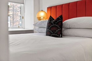 Iron/ironing board, WiFi, bed sheets - Bright and Spacious Flat in the Heart of the City (Glasgow City)