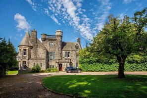 Exterior - Gorgeous apartment in a Baronial mansion with peaceful, private garden. (Renfrewshire)
