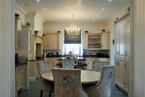Dining - 6 Bedroom Family House Chapelhall near Glasgow (Chapelhall)