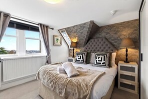 Iron/ironing board, WiFi, bed sheets - Charming family getaway in a Baronial Mansion with private garden (Renfrewshire)