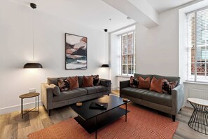 TV, offices - 3 Bedroom City Centre Retreat (Glasgow City)