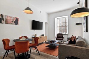 TV, offices - Modern City Apartment Just off Buchanan St (Glasgow City)
