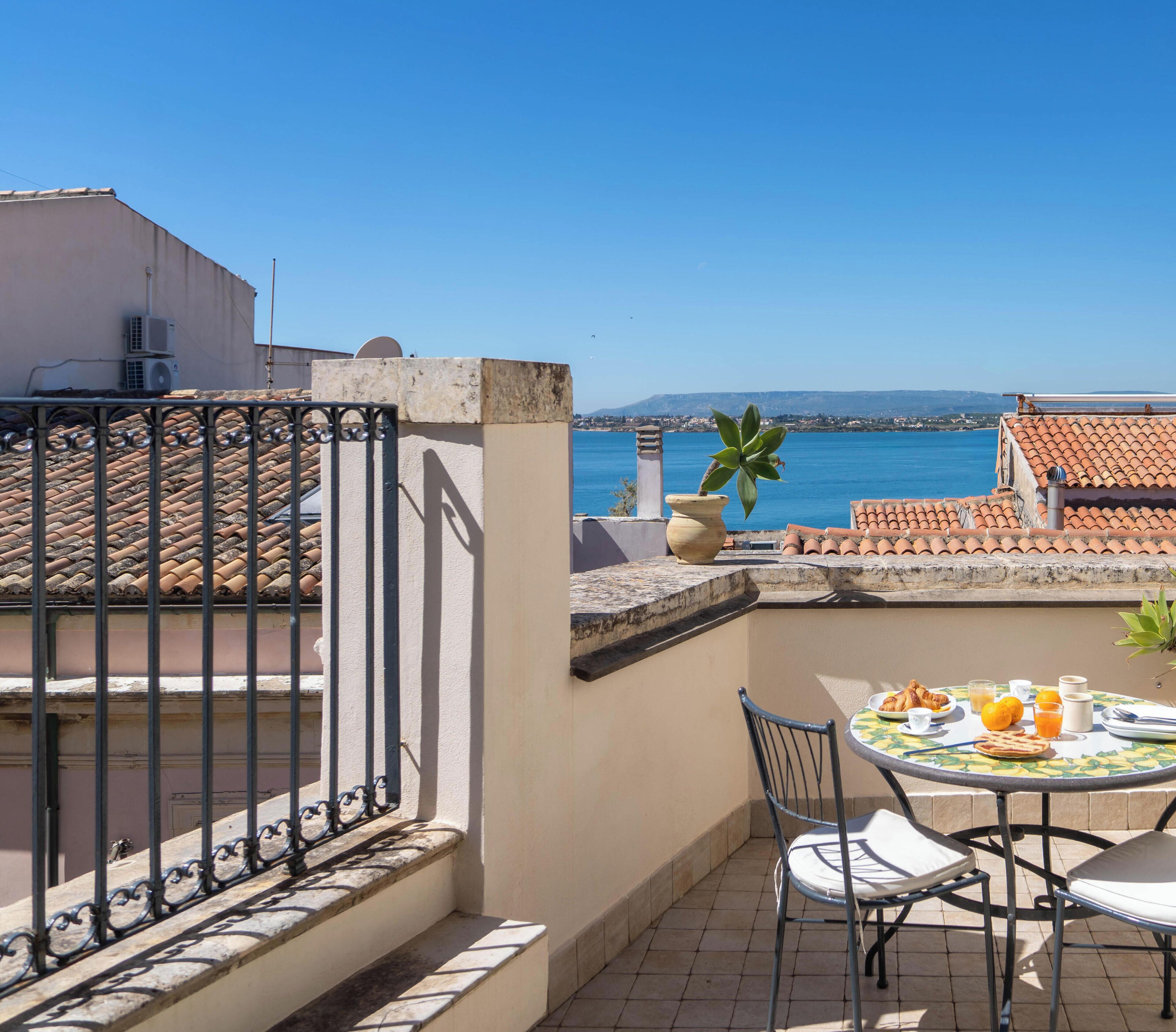 Comfort Apartment, Sea View | Outdoor dining
