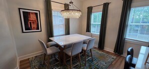 Dining - The Gallery on 5th Avenue, Downtown Wilmington, walkable to everything (Wilmington)