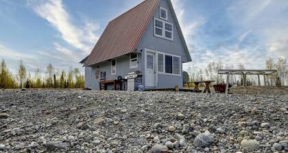 Family Adventure Cabin With Lake View, Barn Animals, Kayak Rentals and Trails in Houston, Alaska