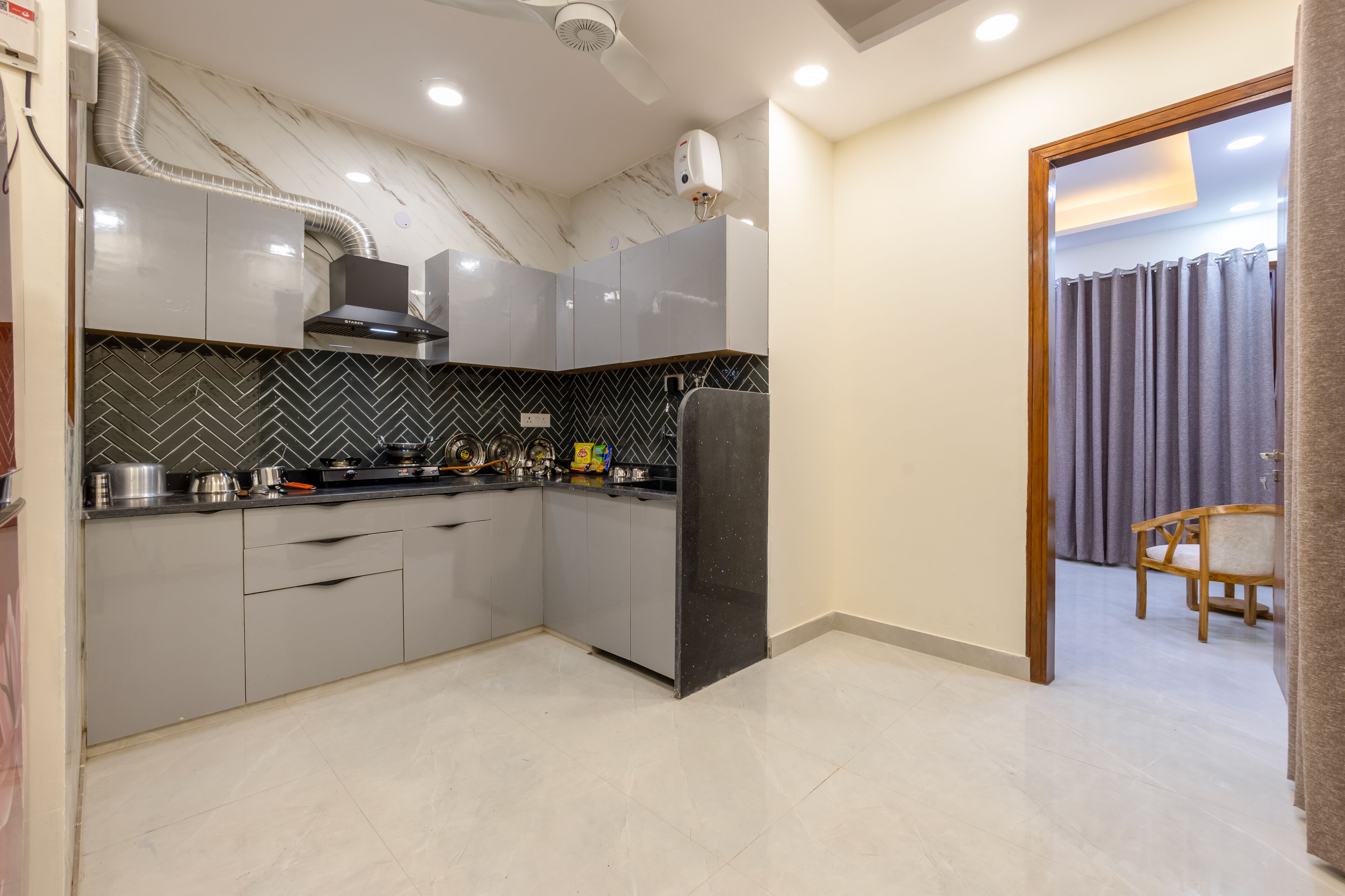 Premium Room with Kitchenette+Balcony | 私人厨房 | 茶具/咖啡用具、电热水壶、厨具/餐具