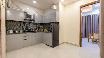 Premium Room with Kitchenette+Balcony | Private kitchen | Coffee/tea maker, electric kettle, cookware/dishes/utensils