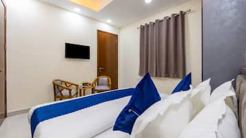 Premium Room with Kitchenette+Balcony | Egyptian cotton sheets, premium bedding, down comforters