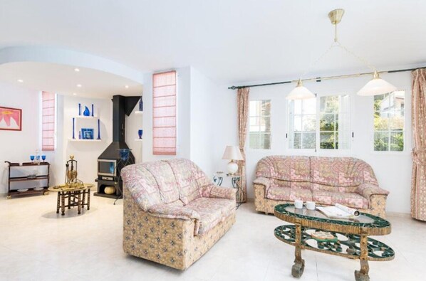 Living area - Holiday Home 'Cas Ferrer' with Private Terrace and Wi-Fi (Mal Pas-Bon Aire)