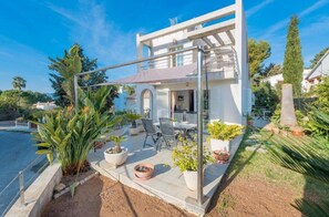 Outdoor dining - Holiday Home 'Cas Ferrer' with Private Terrace and Wi-Fi (Mal Pas-Bon Aire)
