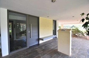 Terrace/patio - Vouliagmeni Lake Central Apartment (Vouliagmeni)