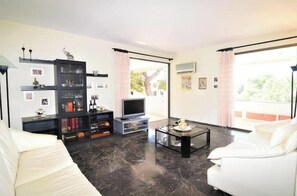 Living area - Vouliagmeni Lake Central Apartment (Vouliagmeni)