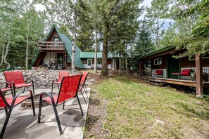 Outdoor dining - Charming Wooded Cabin with Fire Pit & Bunkhouse Near Yellowstone, Island Park, ID (Fremont County)
