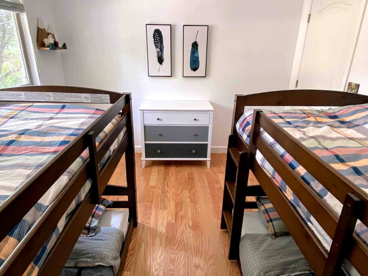 3 habitaciones, tabla de planchar con plancha, wifi y ropa de cama 