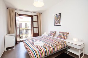 2 bedrooms, iron/ironing board, travel cot, free WiFi - Barcelona center family apartment 6 (Barcelona)
