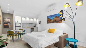 Bügeleisen/Bügelbrett, Reisekinderbett, kostenloses WLAN, Bettwäsche