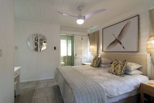 Knysna River Club  Unit 28 Adorable 1-bedroom cabin in gorgeous Knysna