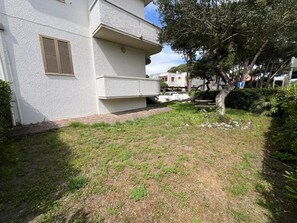 Property grounds - Apartment 'Bilocale with Private Garden' and Exclusive Garden (Marina di Bibbona)