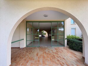 Exterior detail - Studio with loggia, AC and parking - 2 guests (Fréjus)