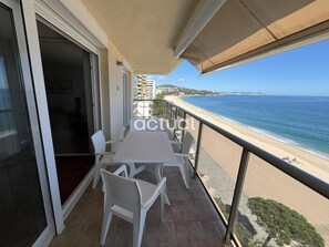 Outdoor dining - Apartment with stunning sea view - 4 guests (Platja d'Aro)