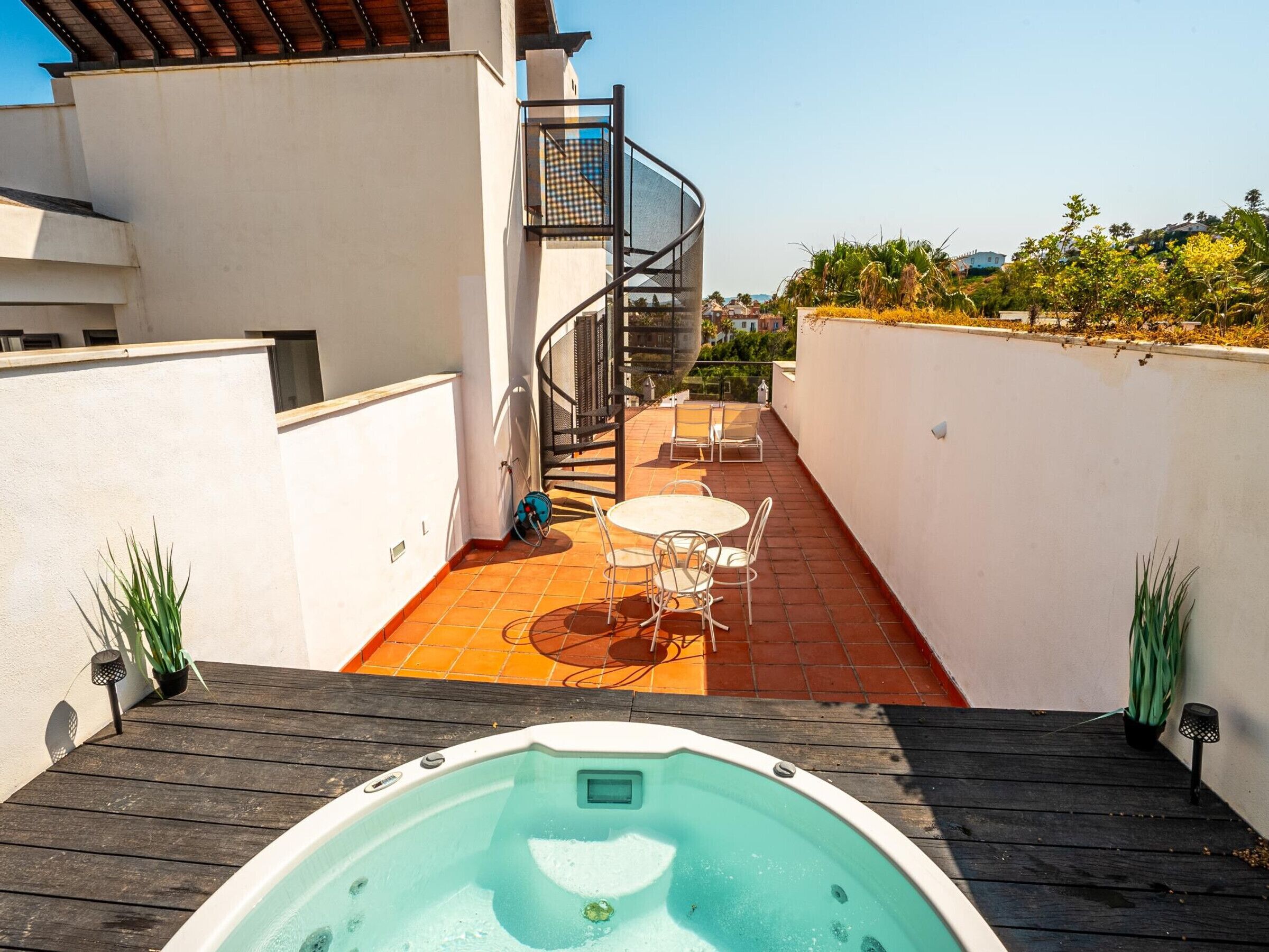 Bañera de hidromasaje al aire libre