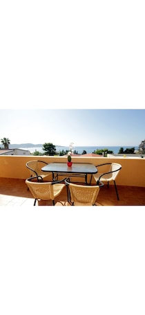 Outdoor dining. Villa Jupok