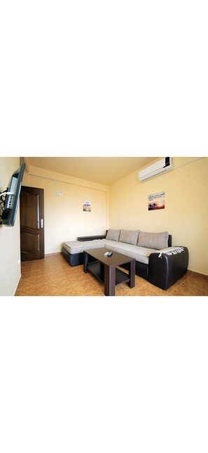 Classic Apartment, Balcony, Sea View | Living area