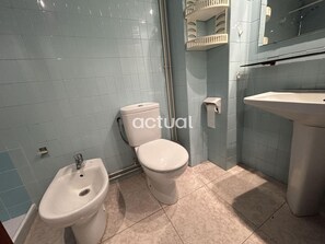 Bathroom - Apartment with terrace, pool view - ? guests (Platja d'Aro)