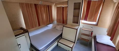 2 bedrooms, bed sheets