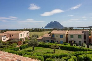 Exterior - A welcoming and charming 77 square meters apartment, perfect for five people, located on the first floor of a building without an elevator.The property is located in Porto San Paolo, a charming coastal town overlooking the Tyrrhenian Sea and an ideal des (Porto San Paolo)