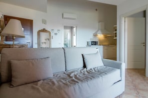 TV - A welcoming and charming 77 square meters apartment, perfect for five people, located on the first floor of a building without an elevator.The property is located in Porto San Paolo, a charming coastal town overlooking the Tyrrhenian Sea and an ideal des (Porto San Paolo)