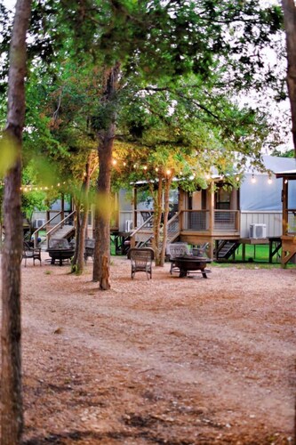 Beautiful Tented Cabin by a Creek - Ideal for a Fun Family Vacation in Seguin, Texas