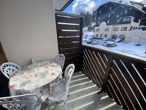 Outdoor dining - Cozy studio at the foot of the slopes - 4 guests (Morillon Village)