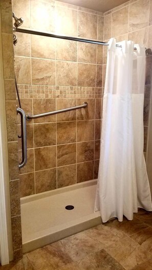 Bathroom - Peaceful Paradise: Cabin Getaway with Unmatched River Views in Arkansas (Calico Rock)