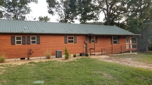 Exterior - Peaceful Paradise: Cabin Getaway with Unmatched River Views in Arkansas (Calico Rock)