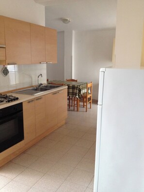 Private kitchen - Vacation house located in quiet hillside area with sea view and swimming pool (Vieste)