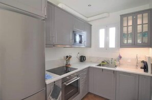 Private kitchen - Alice in Kypseli - Elegant & Stylish APT (Athina)