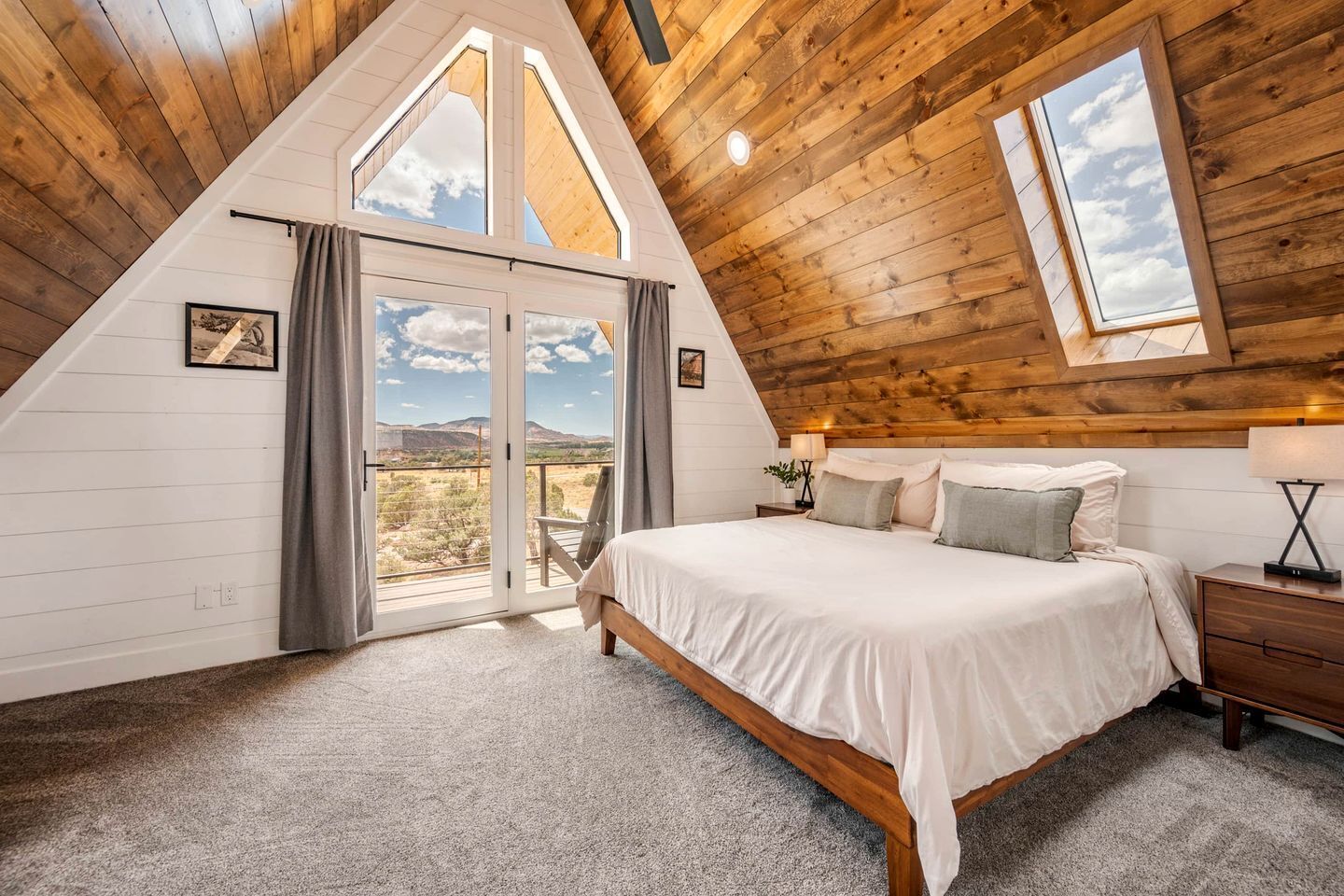 3 bedrooms, desk, travel crib, WiFi
