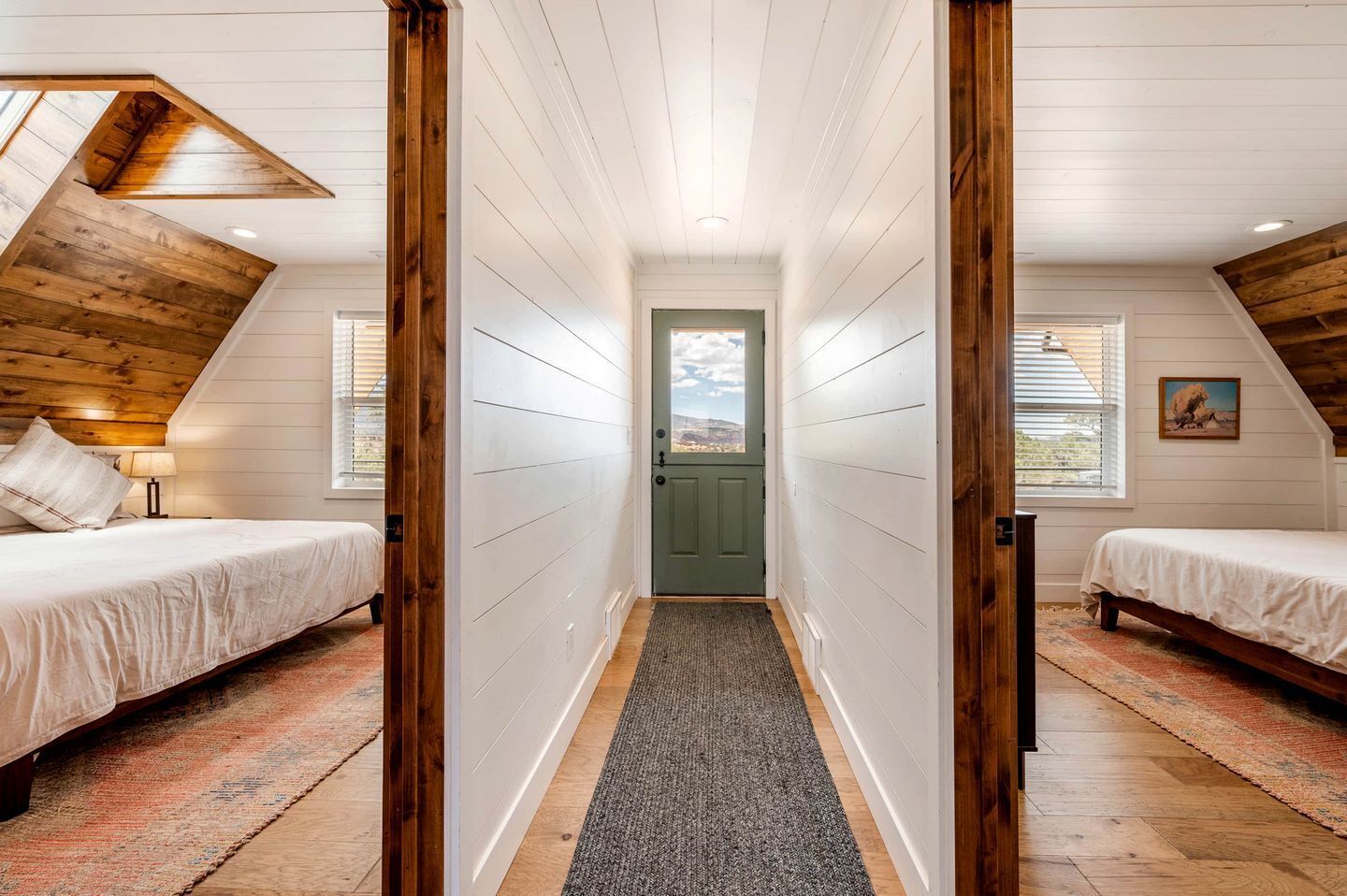 3 bedrooms, desk, travel cot, WiFi