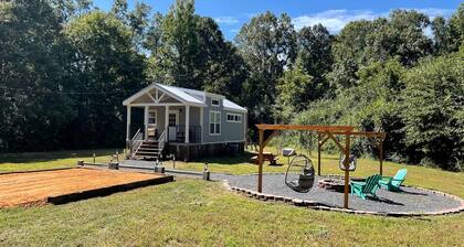 Cute Tiny House on Sixty Acres of Private Land for a Peaceful Glamping Getaway in Northern Mississippi