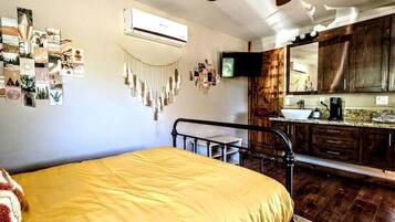 1 habitación, wifi y ropa de cama